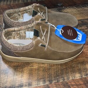 NWT Hey Dudes Paul Classic Nut with added traction size 4Y